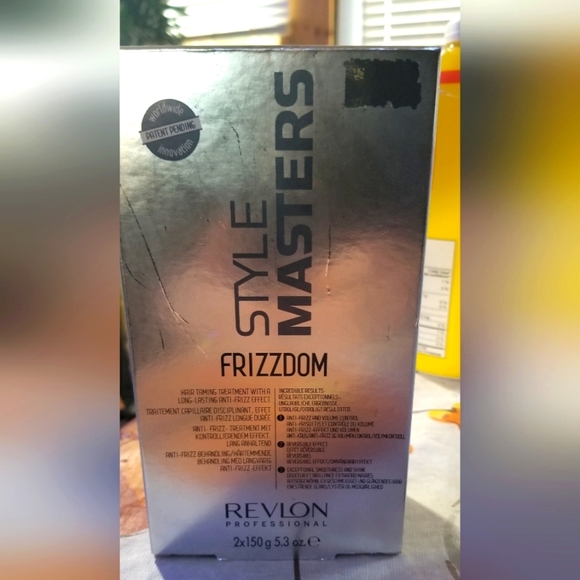 Revlon Style masters frizzdom hair Taming treatment - Picture 1 of 2